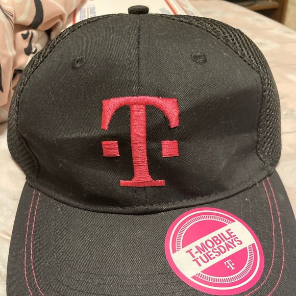 T-Mobile hat - Picture 1 of 3